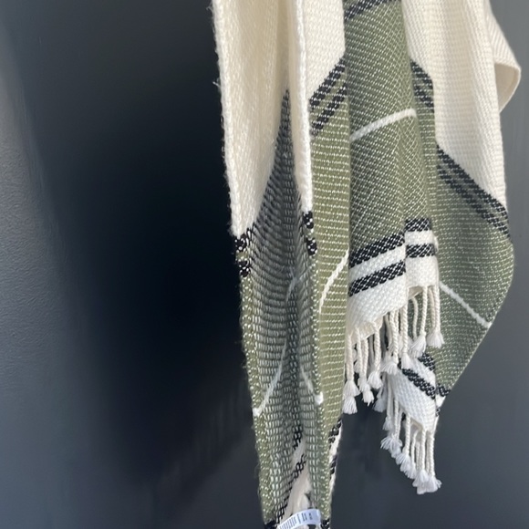 Western Poncho w/ Fringe - Picture 7 of 8